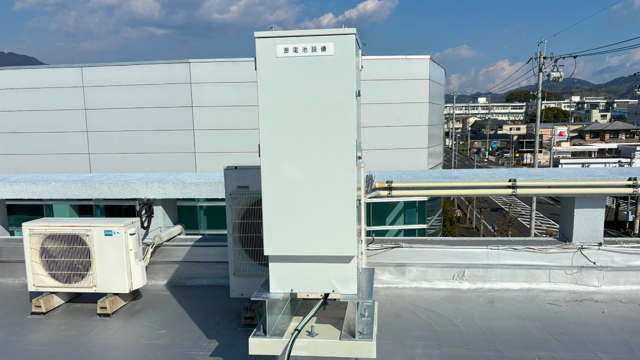 密閉型屋外型UPS（無停電電源装置）— 100W使用で約12時間